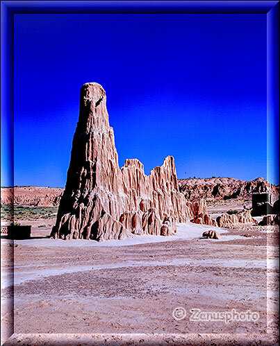 Cathedral Gorge, einsam stehende Felsnadel in der Day Use Area