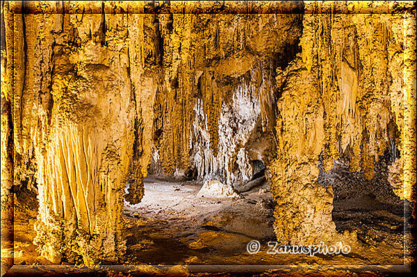 Carlsbad Caverns, toller Durchblick zwischen den Stalagtiten und Stalagmiten
