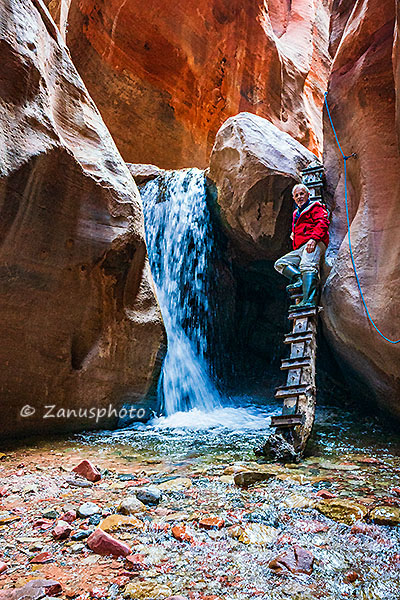 Kanarra Falls, der Fotograf hat sich gerade auf die Leiter nach oben begeben