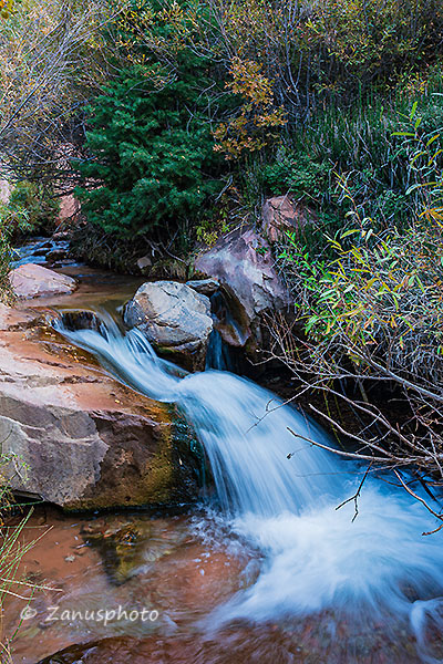 Kanarra Falls, eine schöne Stelle im Creek wo das Wasser schön fließt