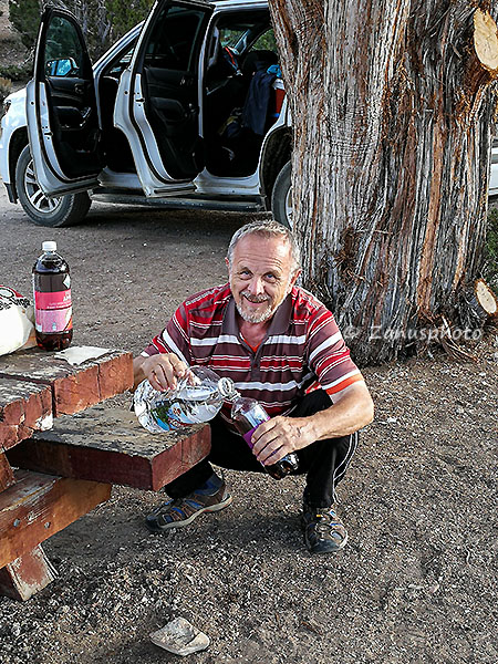 Grandview Campground, Wasserflasche wird vom Oner aufgefüllt